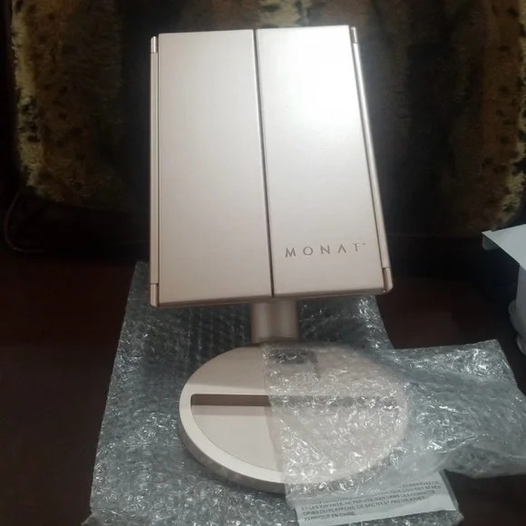Monat LED Tri-Fold Mirror - Picture 3 of 3